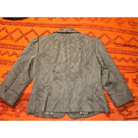 Worthington jacket.pockets.cuffs.green.lined .buttons .shoulder pads.sz 12. See. - Picture 12 of 16